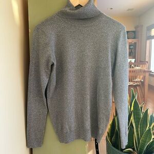 Calvin Klein Women’s Metallic Sparkle Silver Turtleneck Sweater Top Medium